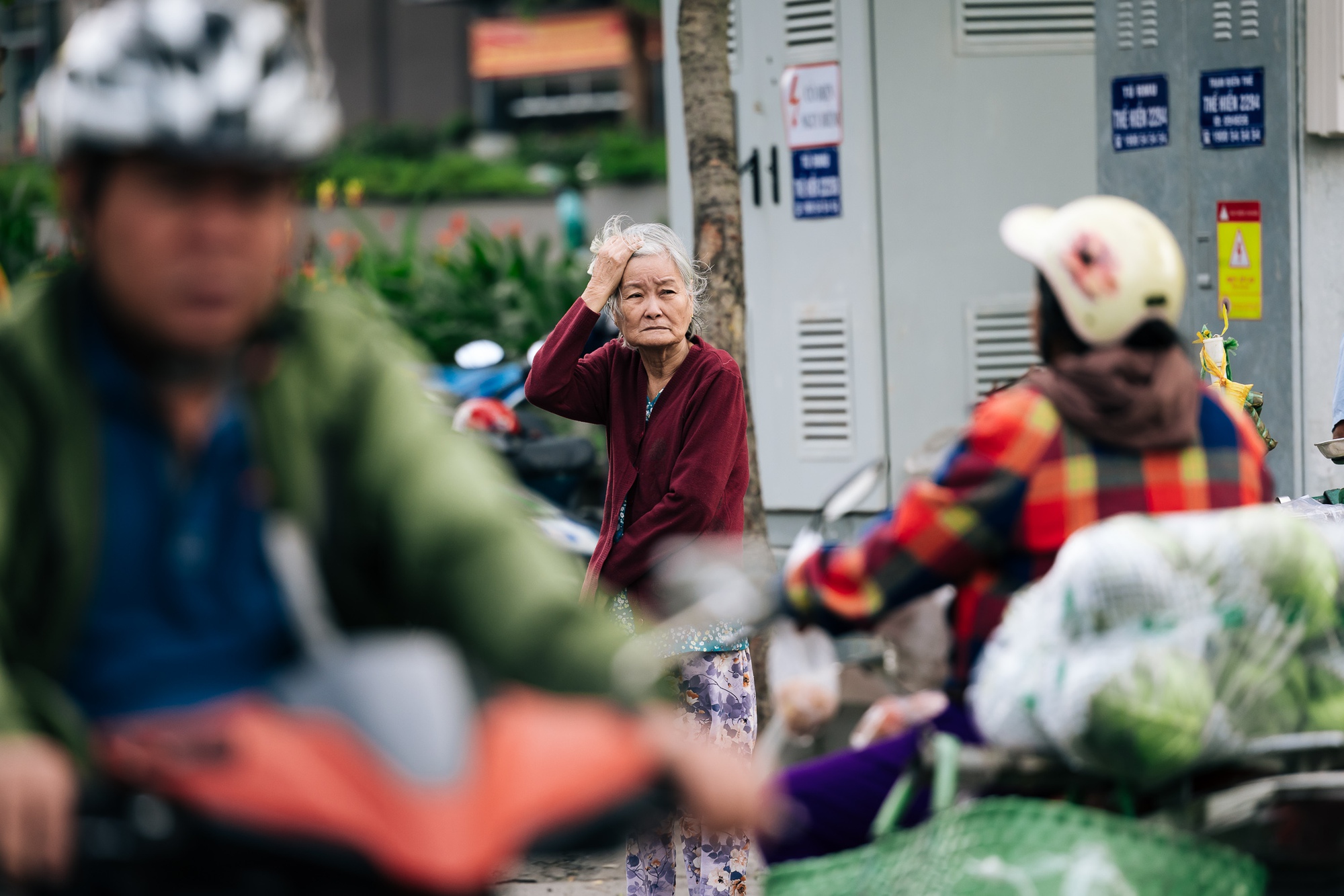 Chùm ảnh: TP.HCM trong ngày rét 19 độ C hiếm thấy- Ảnh 14. Chùm ảnh: TP.HCM trong ngày rét 19 độ C hiếm thấy- Ảnh 14.