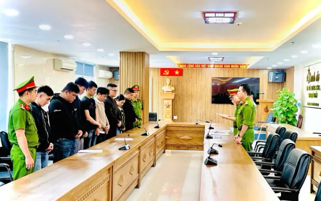 Phá đường dây rửa tiền quy mô 67.000 tỉ, liên quan các băng nhóm ở Campuchia. Ảnh: CA