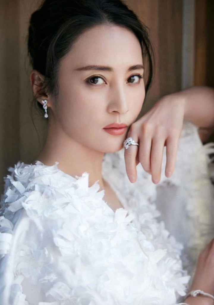 Tây Thi đẹp nhất màn ảnh: 2 lần bị tố là 'kẻ thứ ba', U50 viên mãn bên chồng con- Ảnh 2.