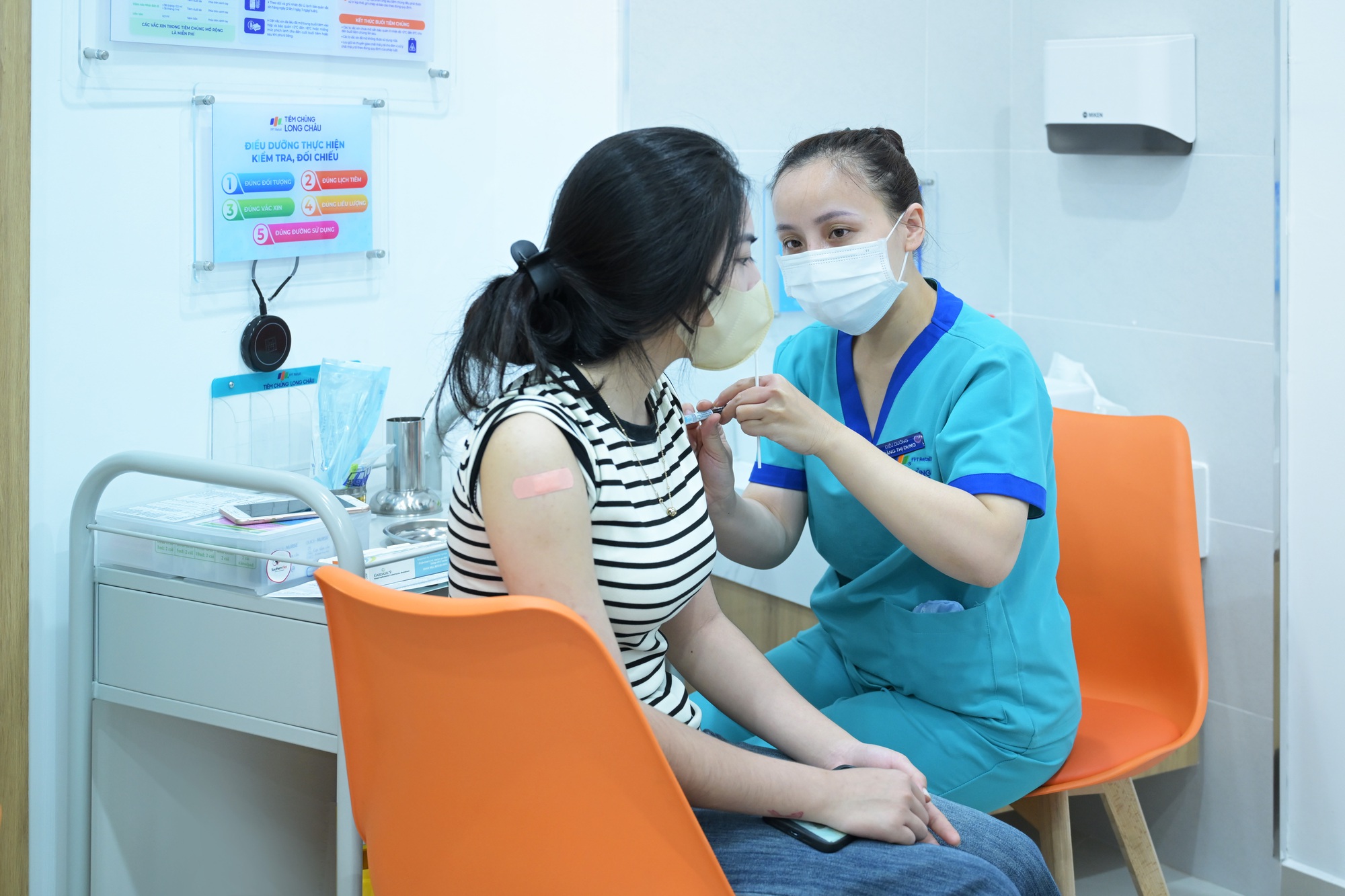 Căn bệnh đang bùng phát khiến người trẻ kiệt sức, trẻ nhỏ nhập viện hàng loạt, biến chứng phổi nhanh- Ảnh 2.