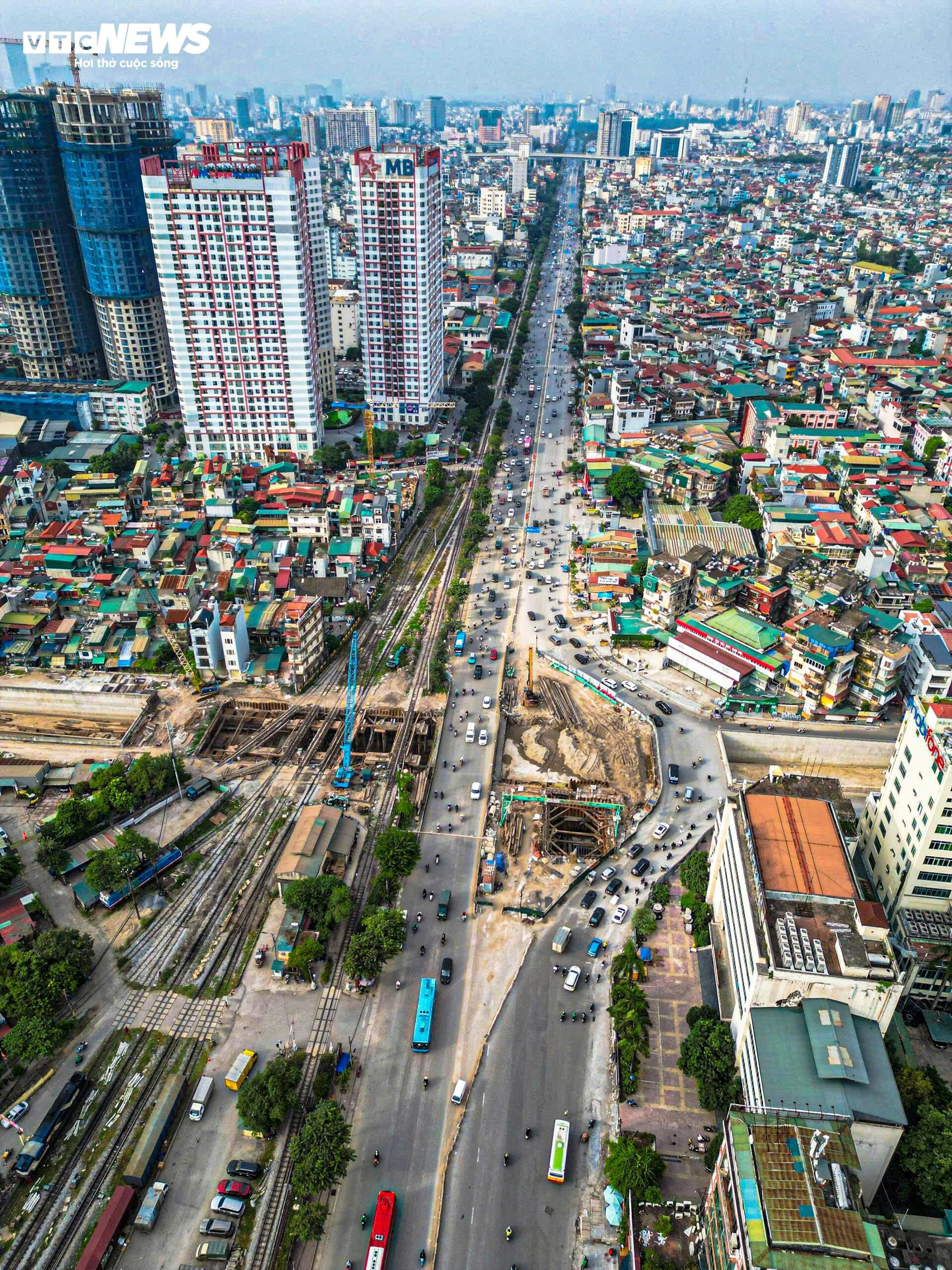 Vành đai 2,5 Hà Nội sáng đèn suốt đêm chạy đua về đích- Ảnh 12.