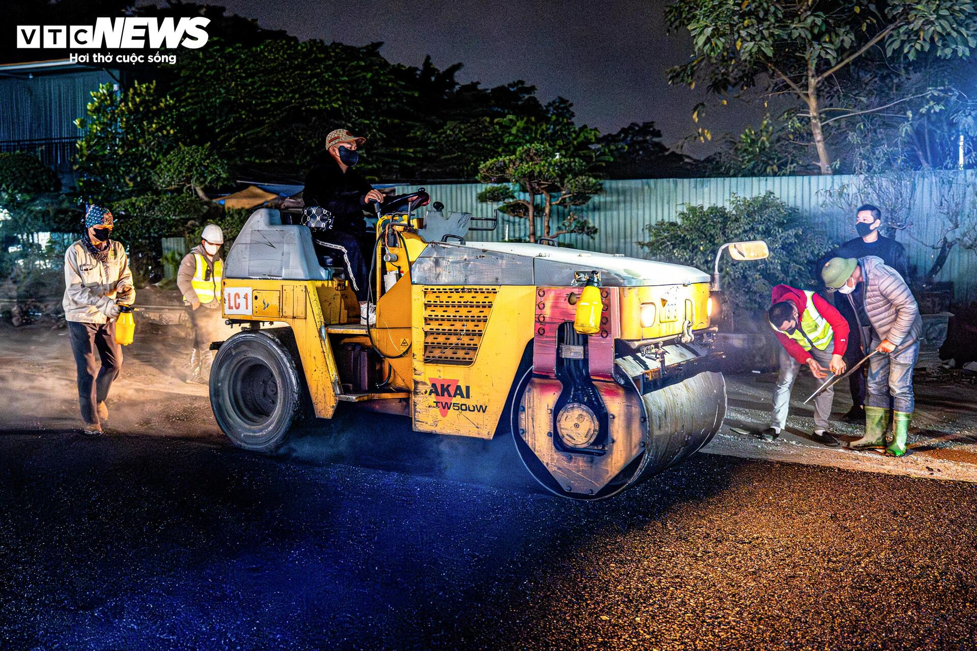 Vành đai 2,5 Hà Nội sáng đèn suốt đêm chạy đua về đích- Ảnh 9.