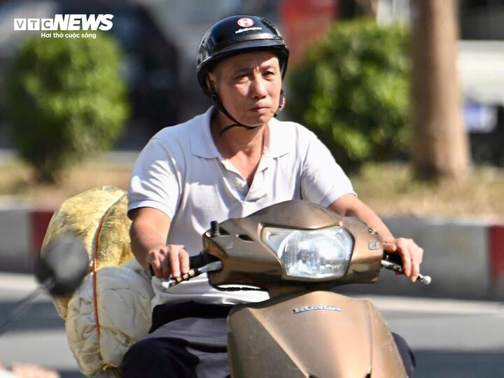 Vì sao mùa đông miền Bắc kỳ dị, ngày chói chang, nhiệt độ cao gấp 3 lần đêm?- Ảnh 1.