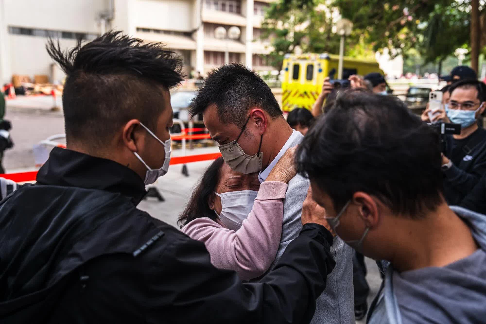 Mức bồi thường nạn nhân trong vụ cháy chung cư Hong Kong nhận được: Lớn chưa từng có trong lịch sử!- Ảnh 4. Mức bồi thường nạn nhân trong vụ cháy chung cư Hong Kong nhận được: Lớn chưa từng có trong lịch sử!- Ảnh 4.