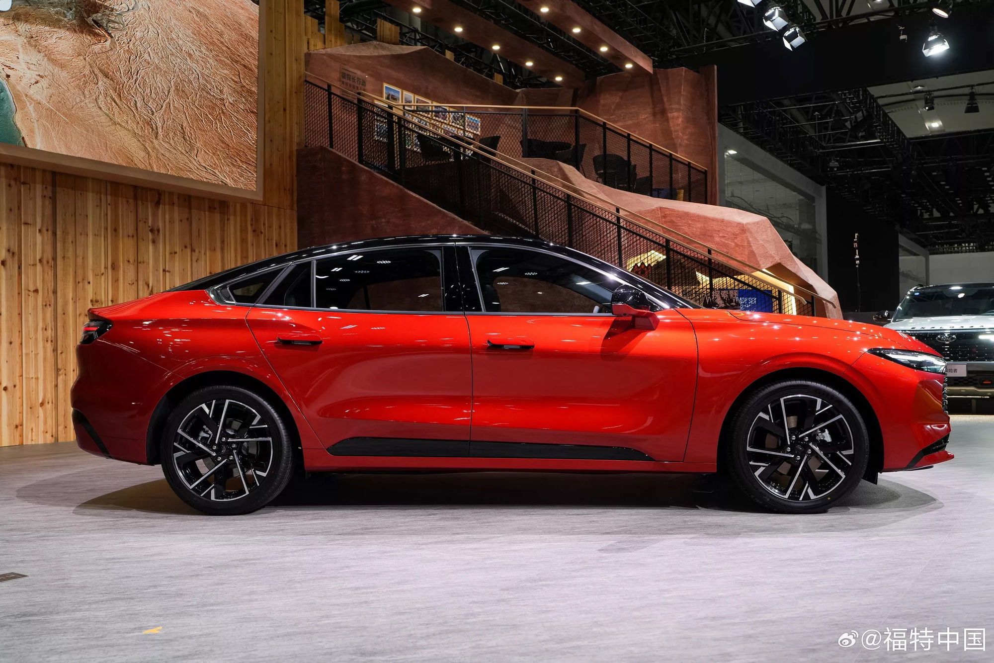 Ford làm mới mẫu sedan từng đấu Camry tại Việt Nam: Đầu gần giống Territory, màn hình siêu lớn bao trọn táp-lô, máy xăng và hybrid- Ảnh 6.