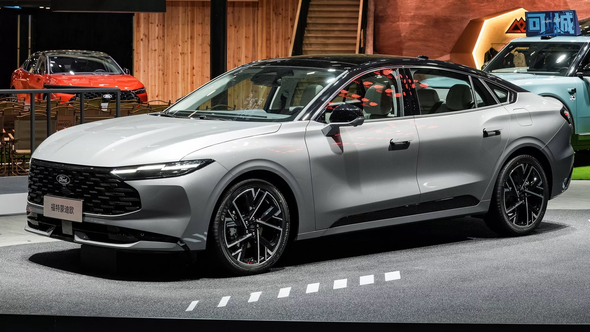 Ford làm mới mẫu sedan từng đấu Camry tại Việt Nam: Đầu gần giống Territory, màn hình siêu lớn bao trọn táp-lô, máy xăng và hybrid- Ảnh 4.