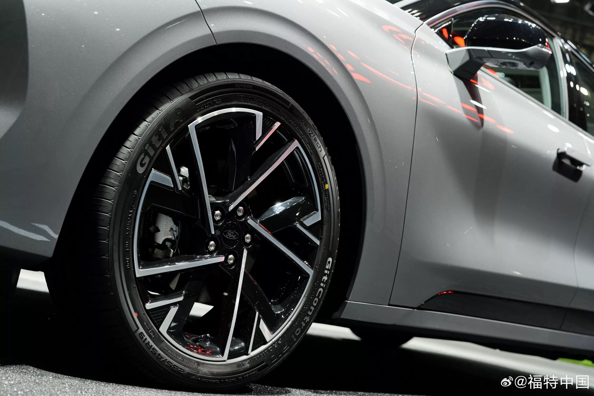 Ford làm mới mẫu sedan từng đấu Camry tại Việt Nam: Đầu gần giống Territory, màn hình siêu lớn bao trọn táp-lô, máy xăng và hybrid- Ảnh 5.