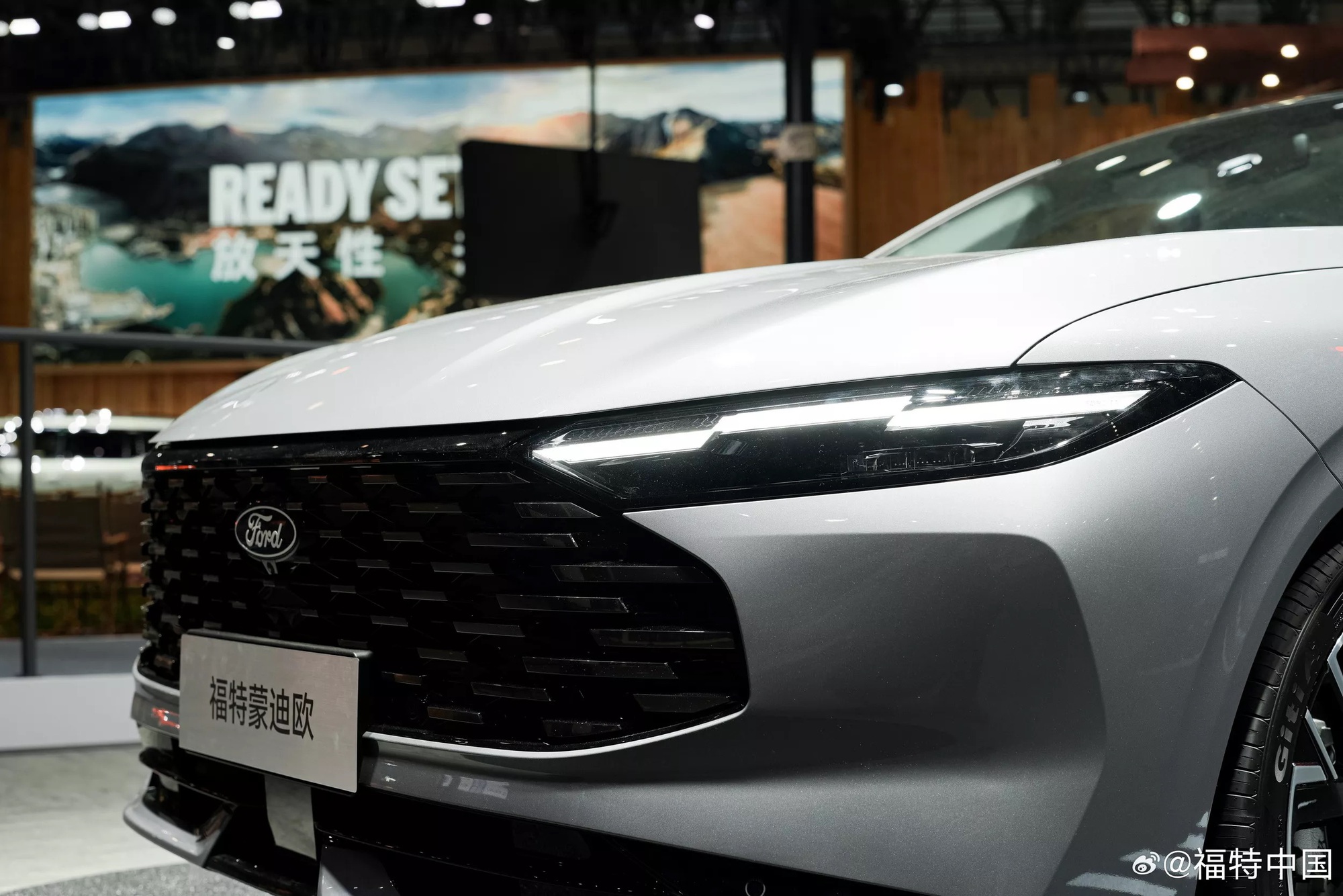 Ford làm mới mẫu sedan từng đấu Camry tại Việt Nam: Đầu gần giống Territory, màn hình siêu lớn bao trọn táp-lô, máy xăng và hybrid- Ảnh 2.