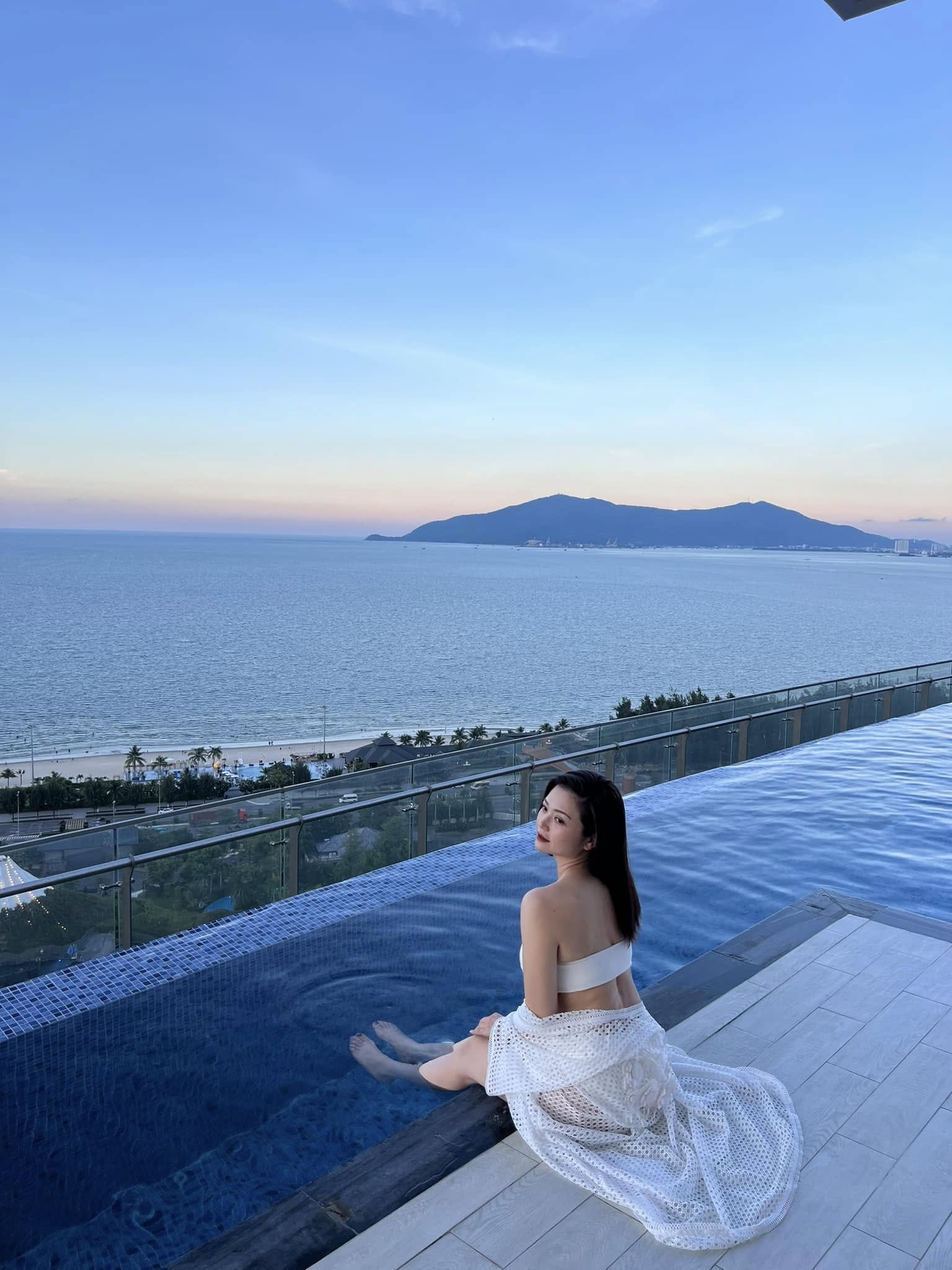 Nhan sắc nữ NSƯT 44 tuổi chưa chồng “khao khát một tình yêu chết đi sống lại vì nhau” như tuổi 18- Ảnh 4. Nhan sắc nữ NSƯT 44 tuổi chưa chồng “khao khát một tình yêu chết đi sống lại vì nhau” như tuổi 18- Ảnh 4.