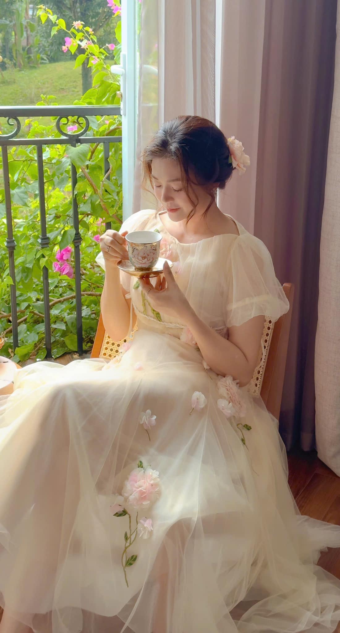 Nhan sắc nữ NSƯT 44 tuổi chưa chồng “khao khát một tình yêu chết đi sống lại vì nhau” như tuổi 18- Ảnh 5. Nhan sắc nữ NSƯT 44 tuổi chưa chồng “khao khát một tình yêu chết đi sống lại vì nhau” như tuổi 18- Ảnh 5.