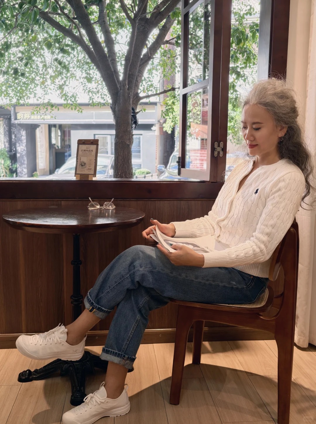 58 tuổi tôi mới dám "lọc bạn" để sống nhẹ đầu, học cách dọn dẹp quan hệ quan trọng không kém dọn nhà trước Tết- Ảnh 1.