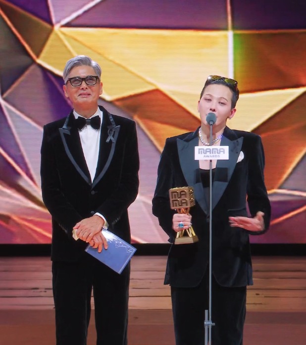 Châu Nhuận Phát và G-DRAGON tái ngộ ở MAMA 2025, dung dăng dung dẻ lên sân khấu khiến 50 triệu người chao đảo- Ảnh 6.