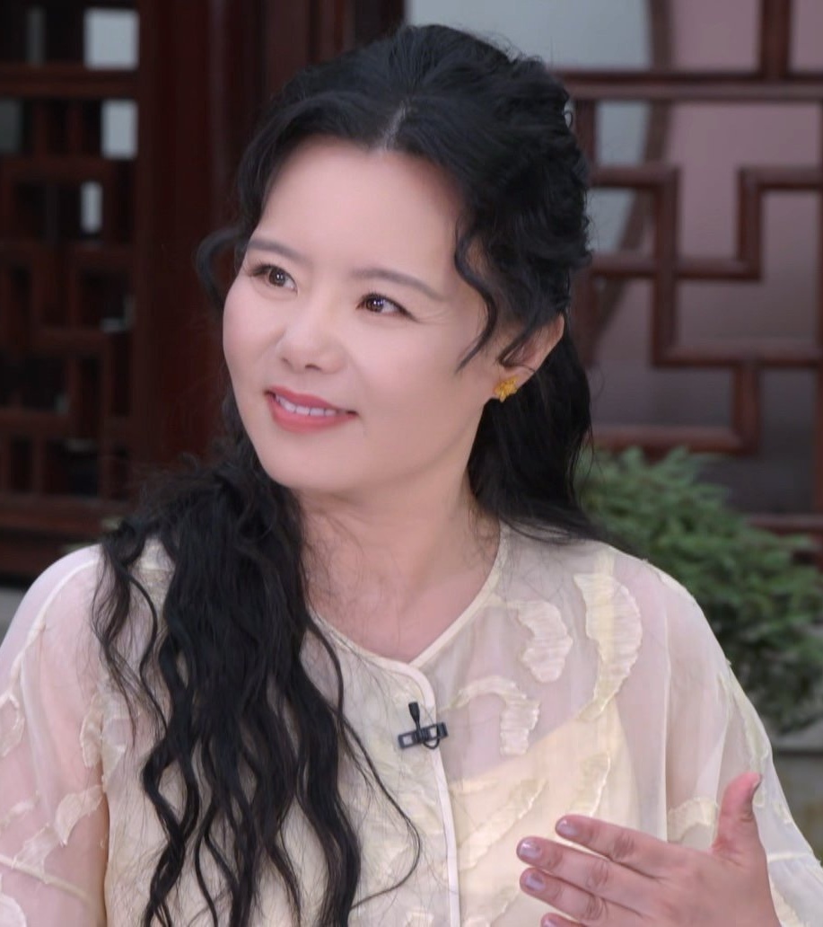 Người chị em thân thiết của Chi Pu dọn nhà lên núi ở ẩn sau cú sốc bị chồng bỏ, nằm liệt giường 3 tháng- Ảnh 1. Người chị em thân thiết của Chi Pu dọn nhà lên núi ở ẩn sau cú sốc bị chồng bỏ, nằm liệt giường 3 tháng- Ảnh 1.