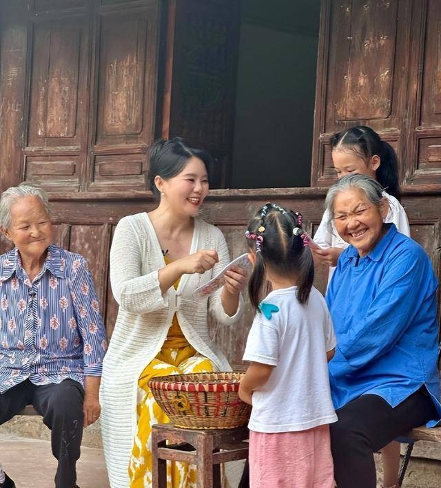 Người chị em thân thiết của Chi Pu dọn nhà lên núi ở ẩn sau cú sốc bị chồng bỏ, nằm liệt giường 3 tháng- Ảnh 2. Người chị em thân thiết của Chi Pu dọn nhà lên núi ở ẩn sau cú sốc bị chồng bỏ, nằm liệt giường 3 tháng- Ảnh 2.