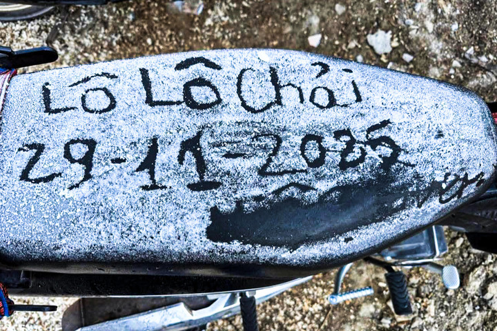 Cao nguyên đá Đồng Văn rét dưới 1°C, băng giá trắng xoá xuất hiện- Ảnh 3.