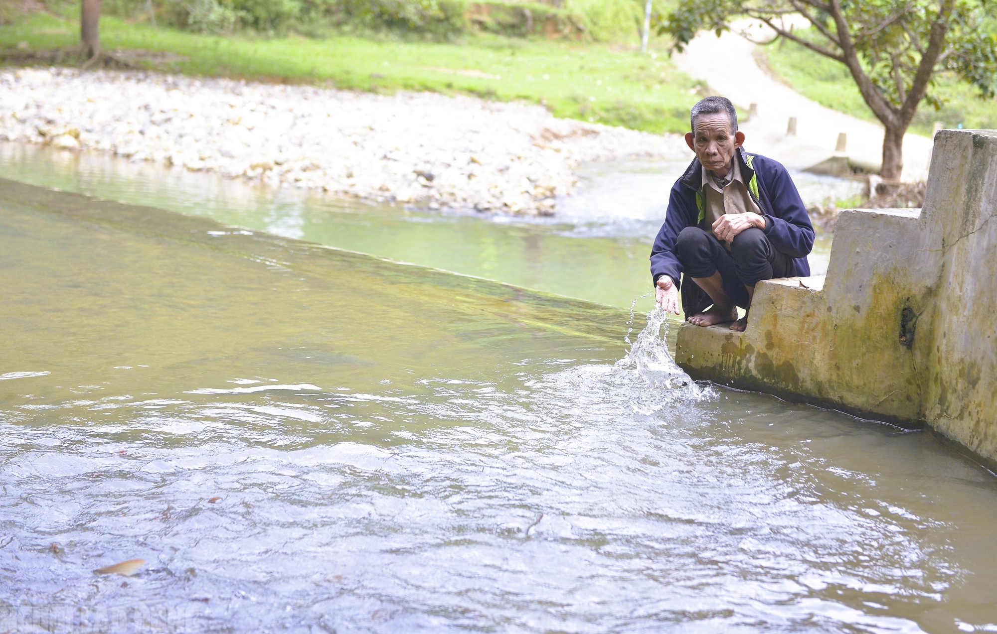 Có một suối "cá thần" khác ở Thanh Hóa mà nhiều người chưa biết- Ảnh 8. Có một suối "cá thần" khác ở Thanh Hóa mà nhiều người chưa biết- Ảnh 8.