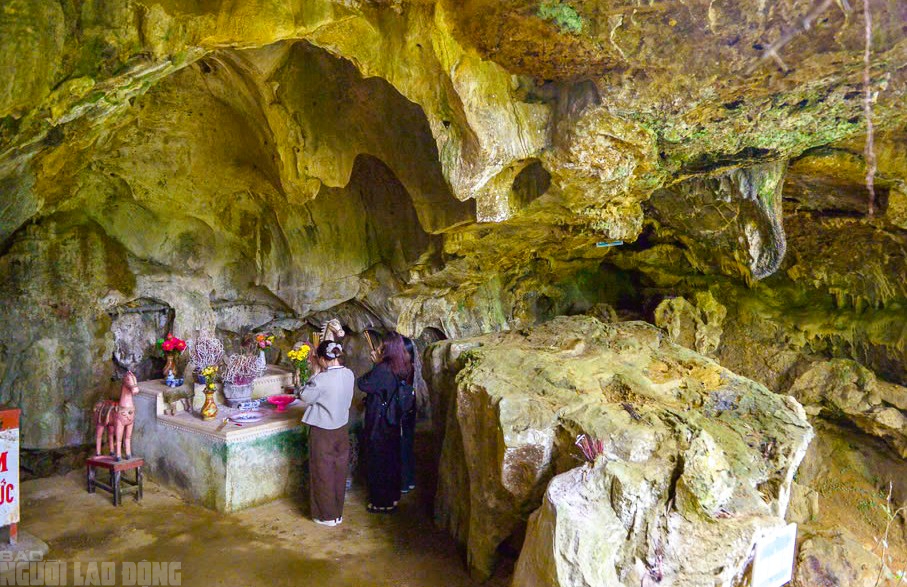 Có một suối "cá thần" khác ở Thanh Hóa mà nhiều người chưa biết- Ảnh 9. Có một suối "cá thần" khác ở Thanh Hóa mà nhiều người chưa biết- Ảnh 9.