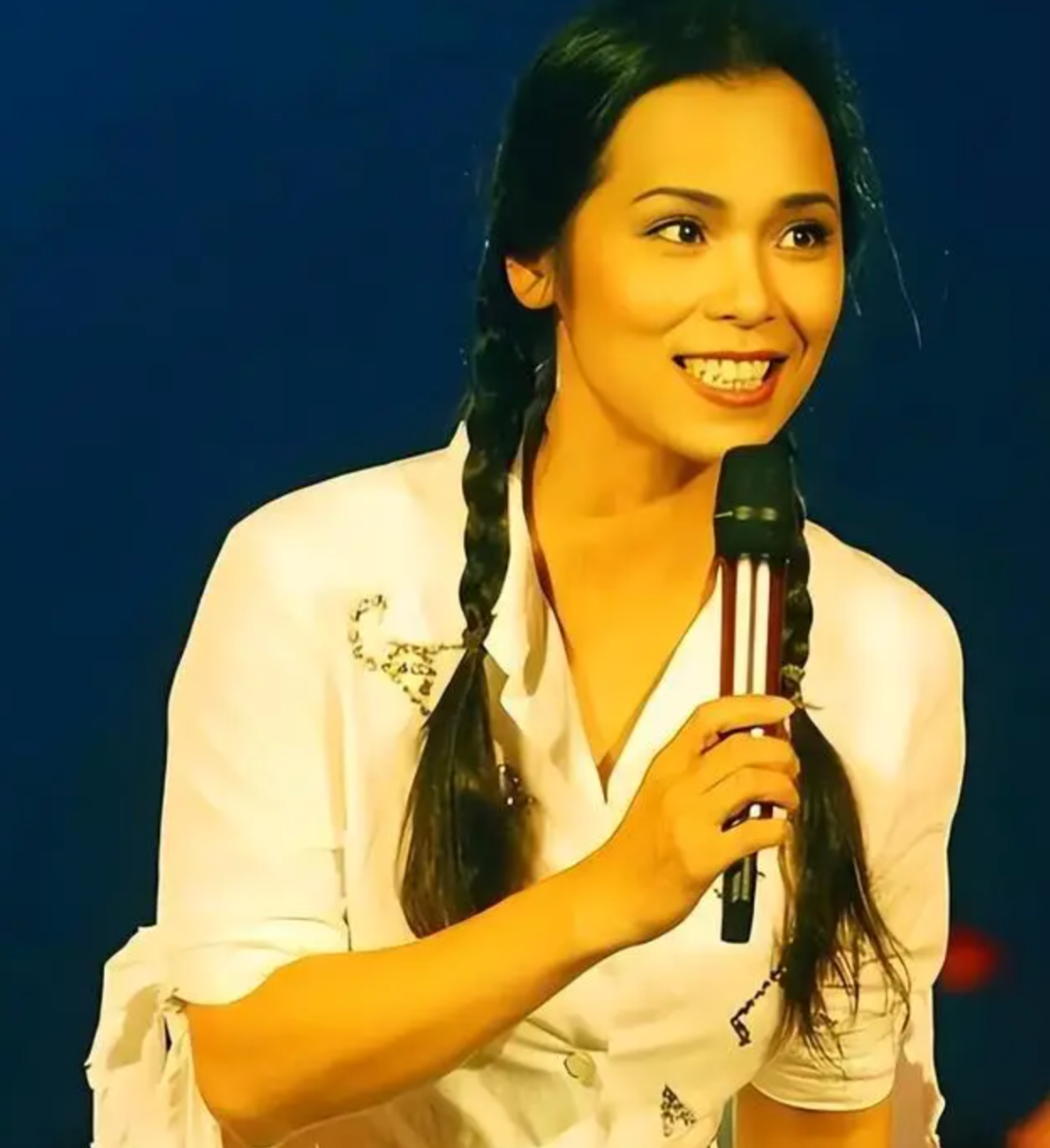 Tiền nhiều có ích gì? Xem cuộc sống của ca sĩ đình đám này mới thấy: Cho con đủ đầy chưa hẳn là tốt!- Ảnh 1.