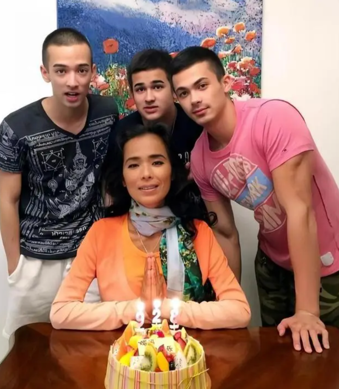 Tiền nhiều có ích gì? Xem cuộc sống của ca sĩ đình đám này mới thấy: Cho con đủ đầy chưa hẳn là tốt!- Ảnh 2.