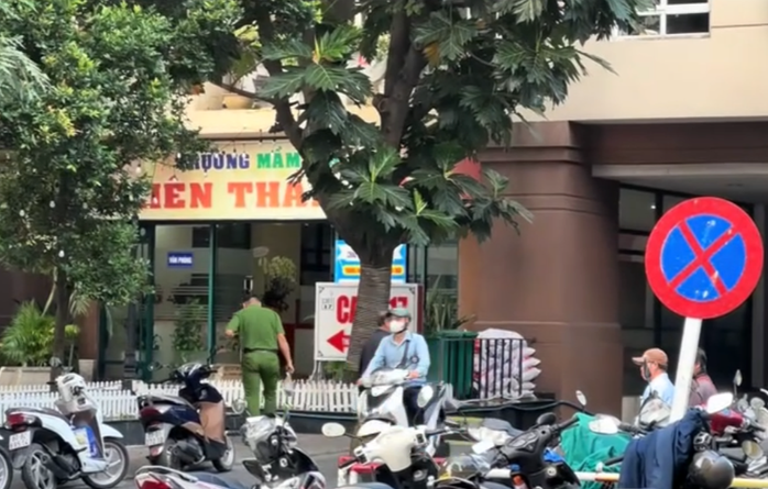 TPHCM: Rơi từ sân thượng chung cư Phúc Yên, người phụ nữ tử vong- Ảnh 2. TPHCM: Rơi từ sân thượng chung cư Phúc Yên, người phụ nữ tử vong- Ảnh 2.