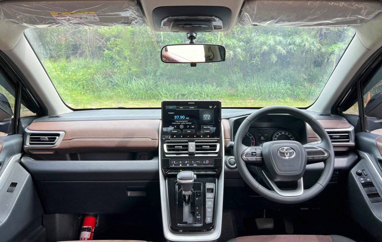 Lộ thông tin Toyota Innova Cross bản giá rẻ: Thấp hơn 755 triệu, mâm xe, đồng hồ và màn hình nhỏ hơn, không ADAS nhưng có ga tự động, 6 túi khí, 8 cảm biến- Ảnh 3.