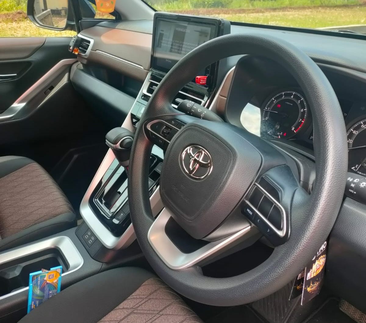 Lộ thông tin Toyota Innova Cross bản giá rẻ: Thấp hơn 755 triệu, mâm xe, đồng hồ và màn hình nhỏ hơn, không ADAS nhưng có ga tự động, 6 túi khí, 8 cảm biến- Ảnh 4.