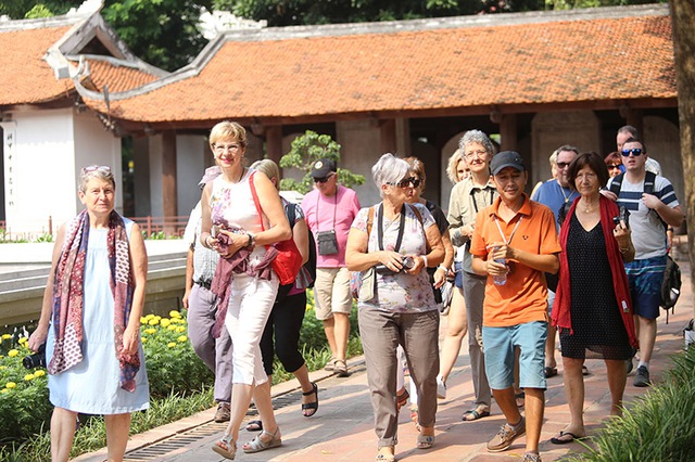 Kỷ lục: Hà Nội vừa thu hơn 120.000 tỷ đồng, vượt qua cả thời hoàng kim- Ảnh 2. Kỷ lục: Hà Nội vừa thu hơn 120.000 tỷ đồng, vượt qua cả thời hoàng kim- Ảnh 2.