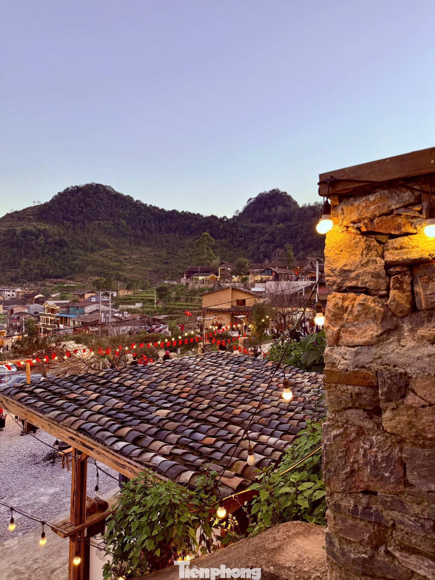 Tọa độ 'xịn nhất' ngắm toàn cảnh làng du lịch tốt nhất thế giới Lô Lô Chải- Ảnh 7.