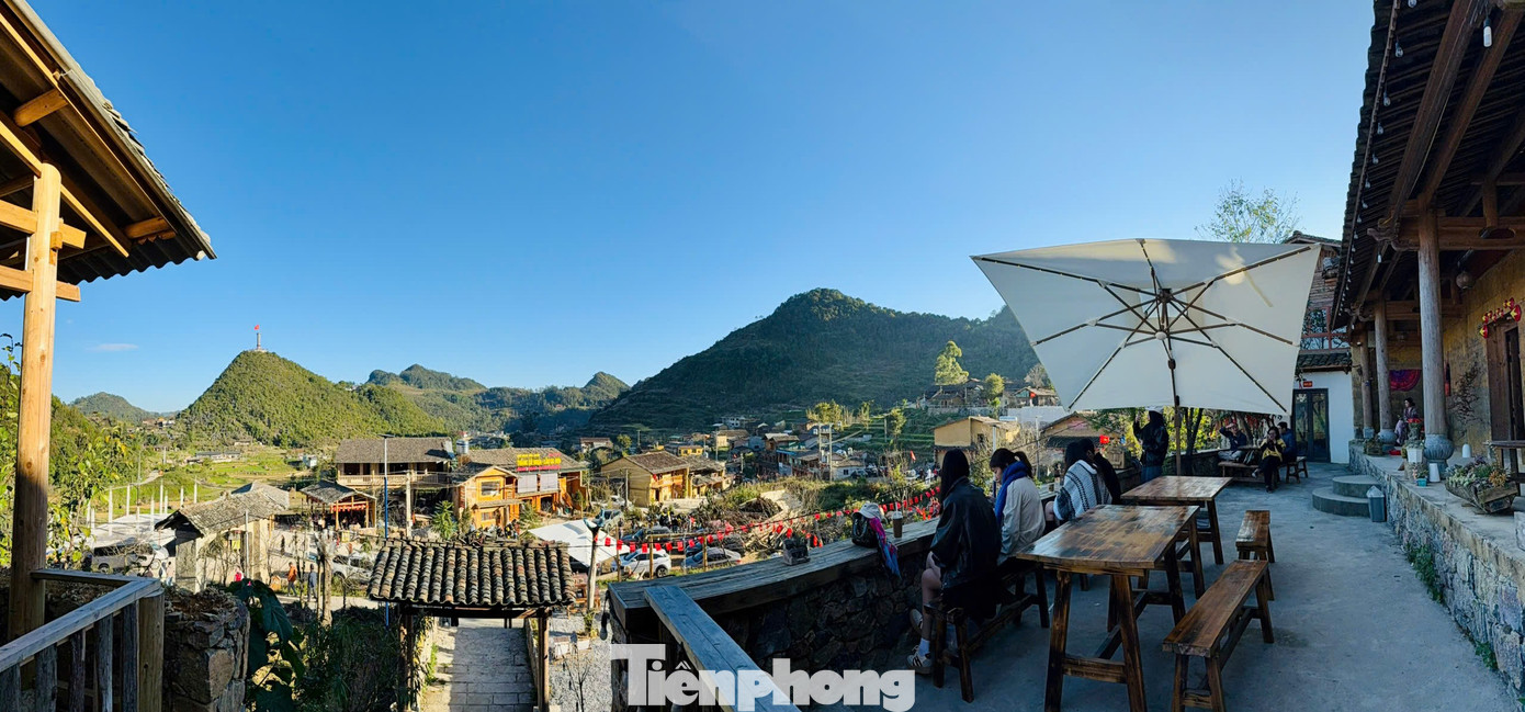 Tọa độ 'xịn nhất' ngắm toàn cảnh làng du lịch tốt nhất thế giới Lô Lô Chải- Ảnh 1.