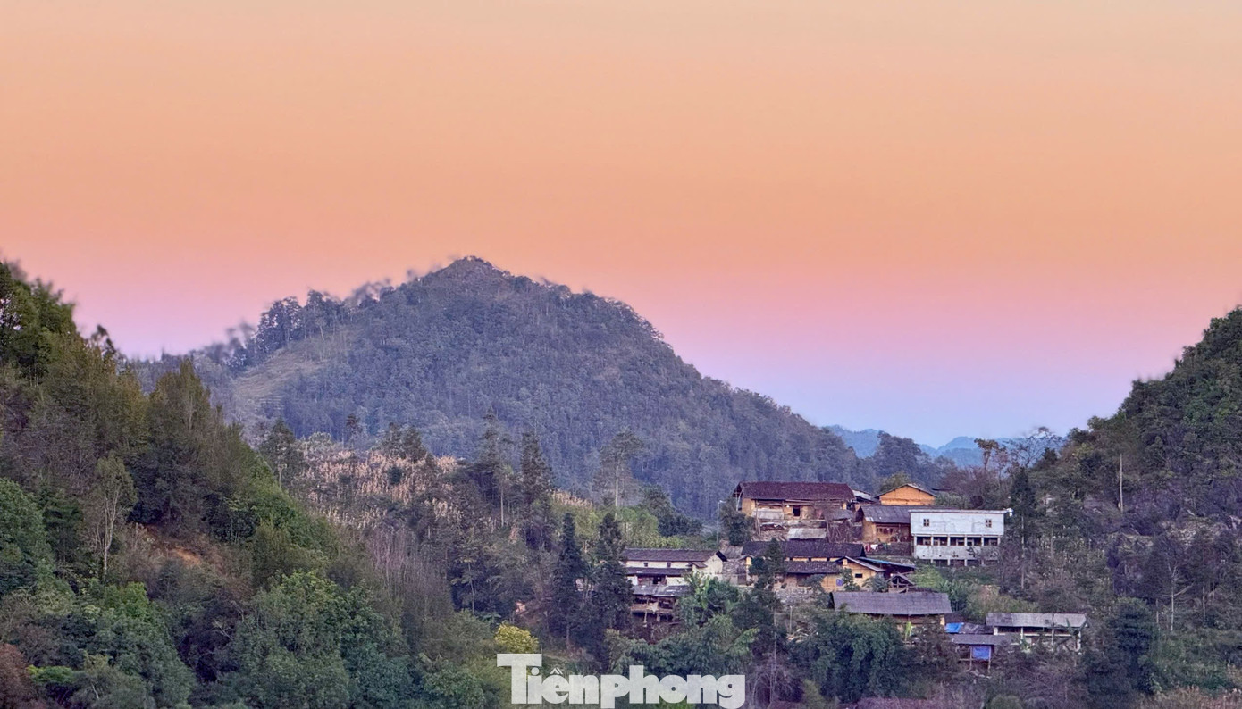 Tọa độ 'xịn nhất' ngắm toàn cảnh làng du lịch tốt nhất thế giới Lô Lô Chải- Ảnh 9.