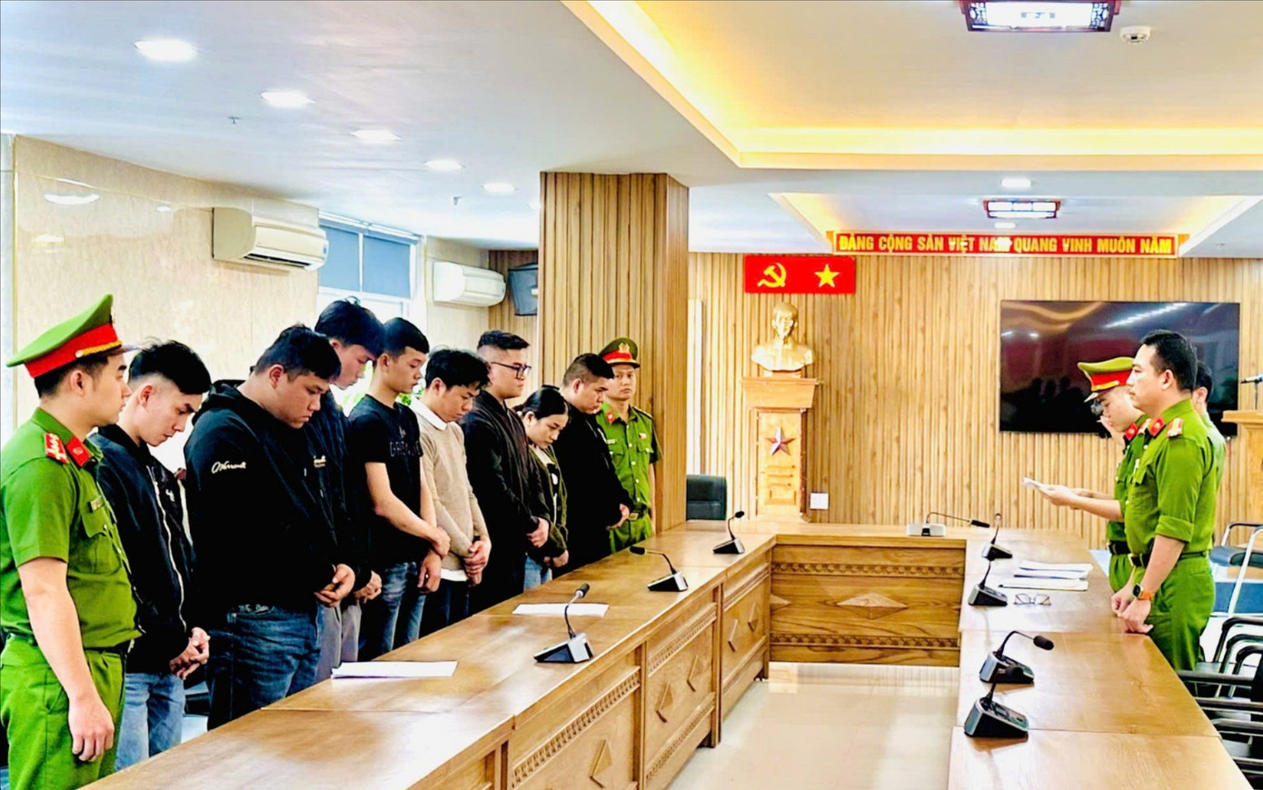 Triệt phá đường dây rửa tiền 67.000 tỷ đồng liên quan các tổ chức lừa đảo tại Campuchia- Ảnh 1.