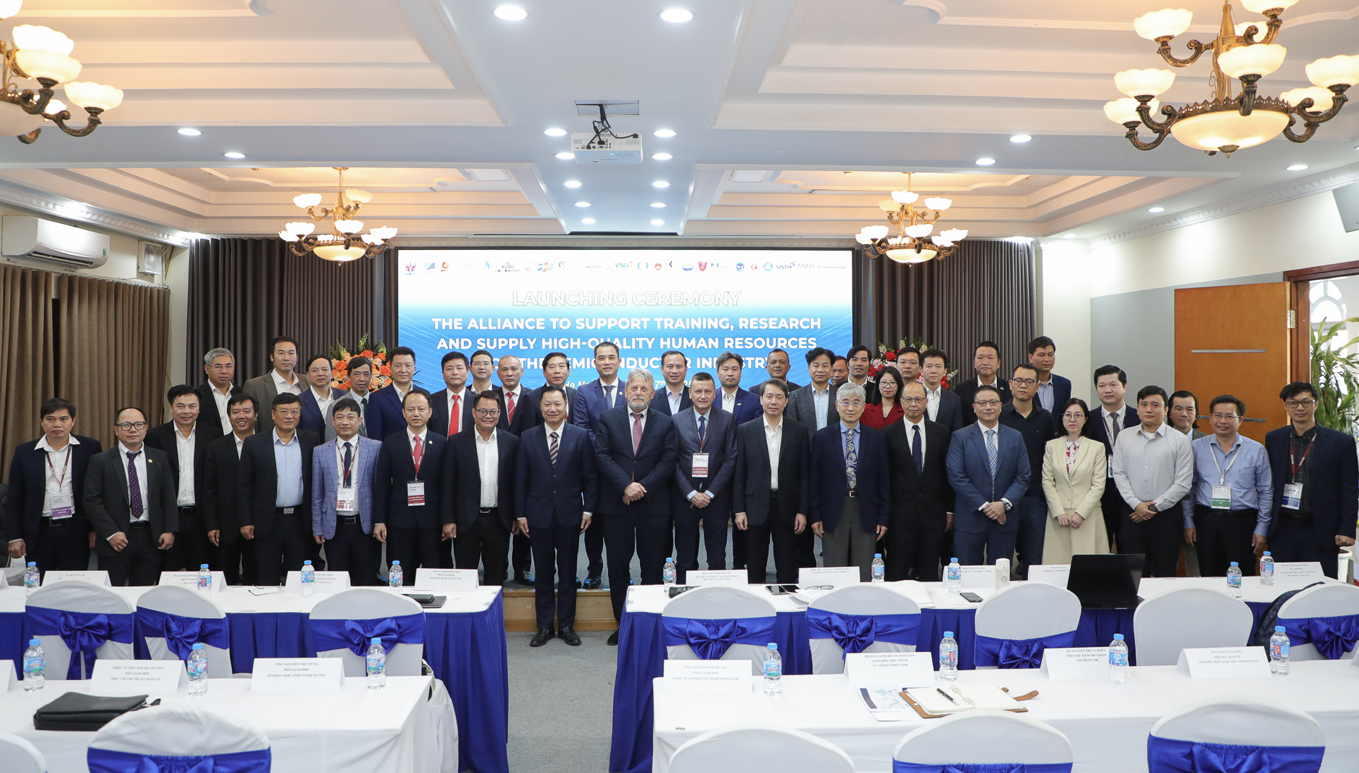 Thành lập liên minh khắc phục "khoảng trống" hệ sinh thái bán dẫn- Ảnh 2. Thành lập liên minh khắc phục "khoảng trống" hệ sinh thái bán dẫn- Ảnh 2.