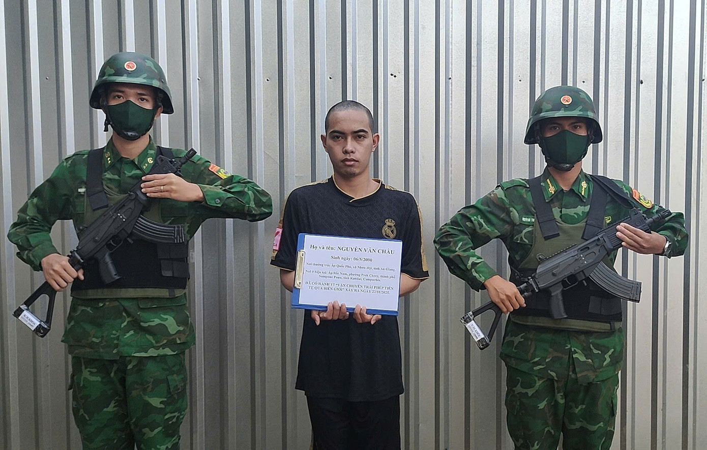 Bắt vụ tuồn hơn 7 tỷ tiền Việt qua biên giới An Giang- Ảnh 1.