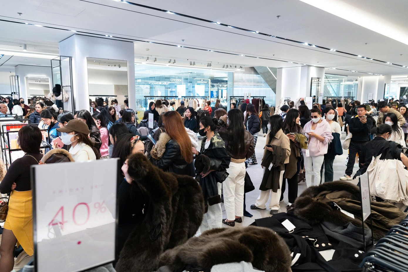 Chen chân 'săn sale' Black Friday từ sáng đến đêm- Ảnh 8.