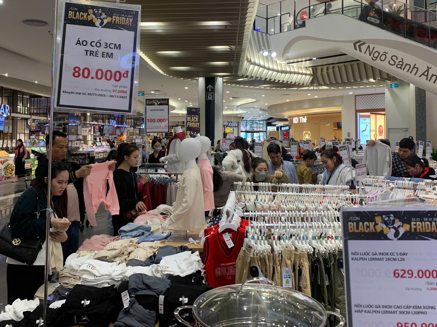 Chen chân 'săn sale' Black Friday từ sáng đến đêm- Ảnh 13.