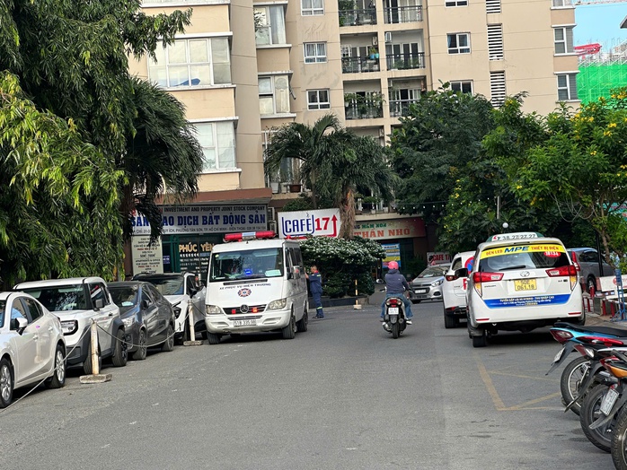 TPHCM: Rơi từ sân thượng chung cư Phúc Yên, người phụ nữ tử vong- Ảnh 3. TPHCM: Rơi từ sân thượng chung cư Phúc Yên, người phụ nữ tử vong- Ảnh 3.