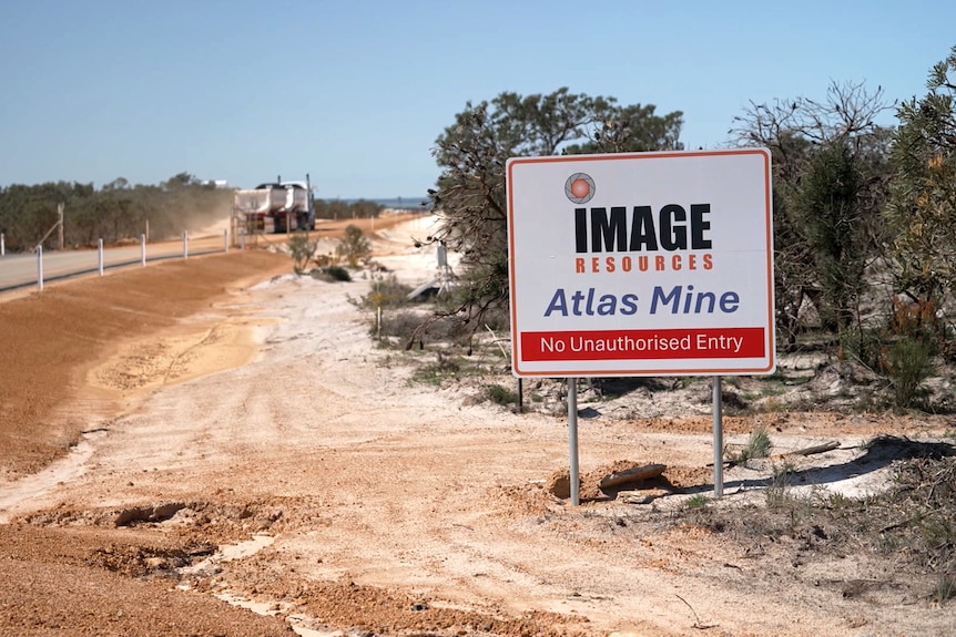 Trung Quốc thừa nhận điểm yếu chiến lược: ‘Thừa’ đất hiếm nhưng thiếu 1 loại khoáng sản quan trọng, nguồn cung phụ thuộc hoàn toàn vào đồng minh của Mỹ- Ảnh 2.