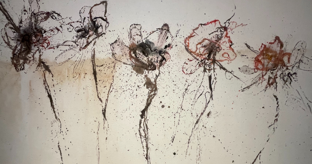 Nam nghệ sĩ bán nhà lên núi “ở ẩn”, cùng vợ xây biệt thự dưỡng già 500m2: “Có chút tiền là phải đi ngay, không muốn ở thành phố nữa”- Ảnh 13.