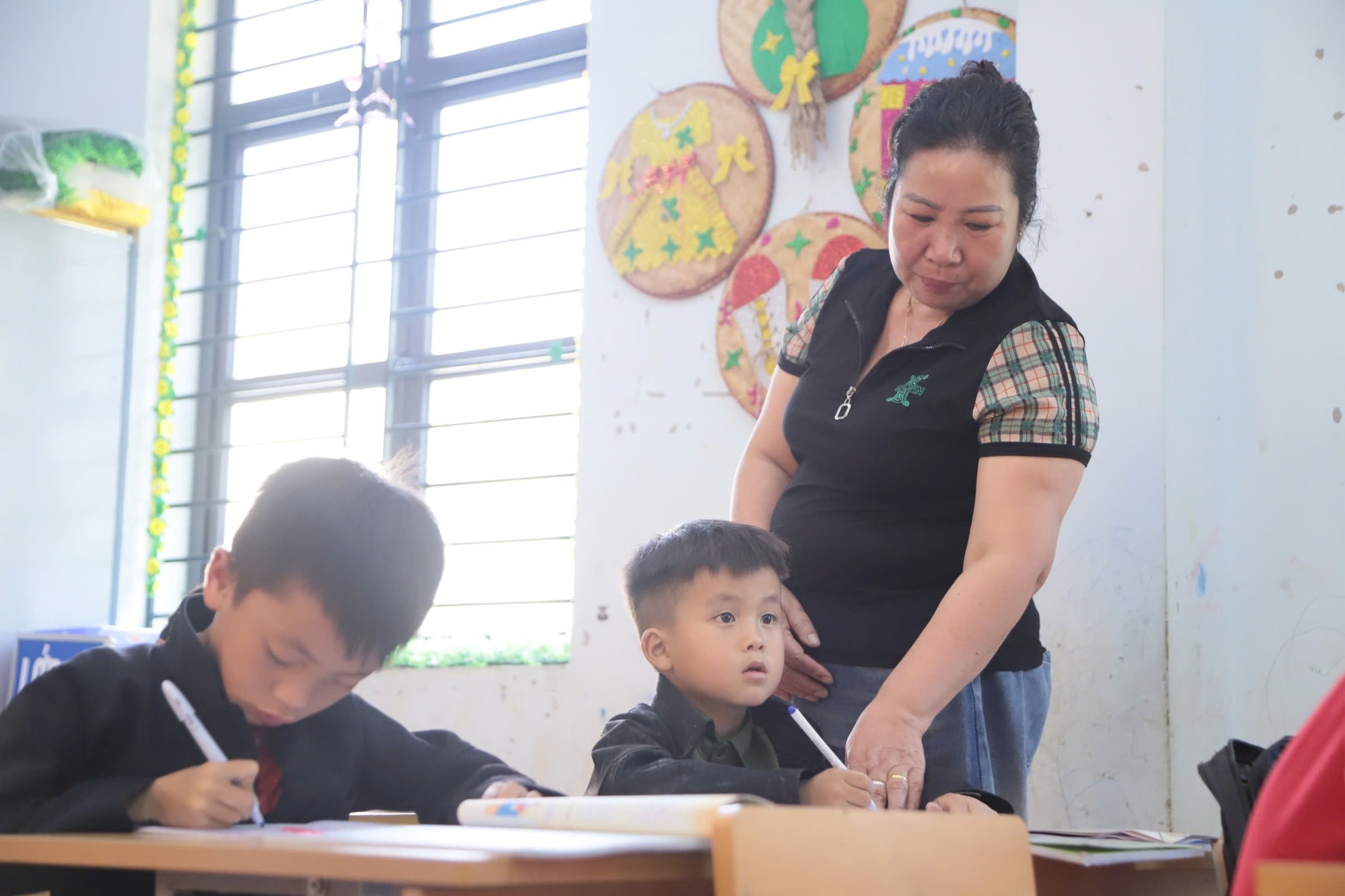 Lương nhà giáo được xếp cao nhất- Ảnh 1. Lương nhà giáo được xếp cao nhất- Ảnh 1.