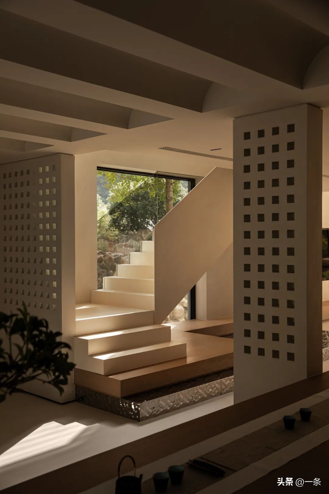 Nam nghệ sĩ bán nhà lên núi “ở ẩn”, cùng vợ xây biệt thự dưỡng già 500m2: “Có chút tiền là phải đi ngay, không muốn ở thành phố nữa”- Ảnh 5.