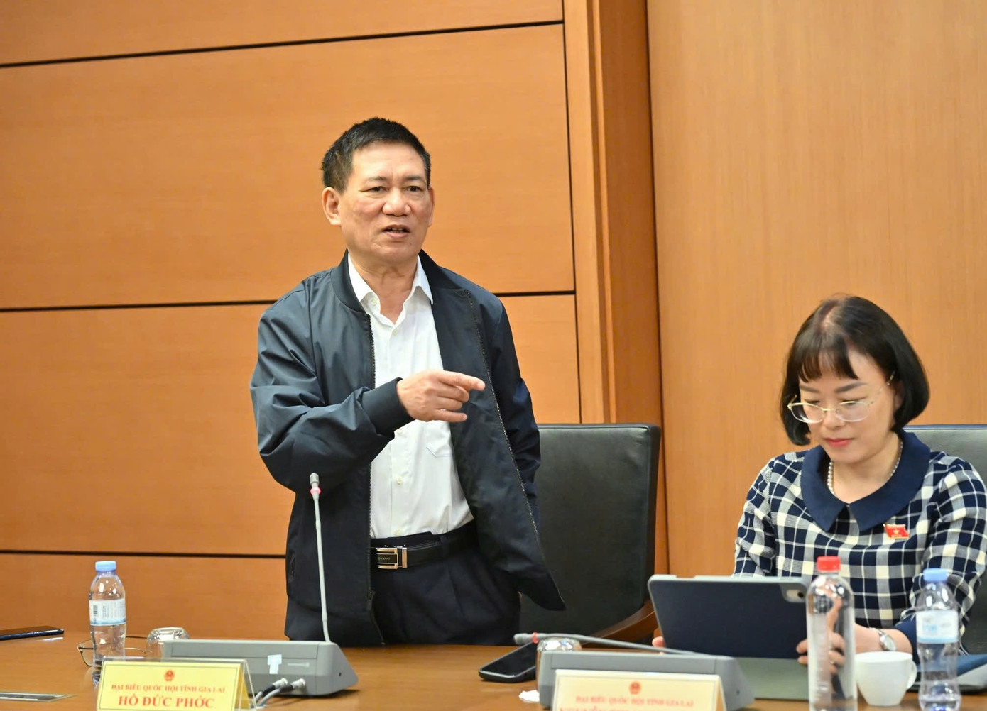 Phó Thủ tướng Hồ Đức Phớc lý giải việc mua bảo hiểm 'đóng tiền vào thì dễ, rút ra rất khó'- Ảnh 2.