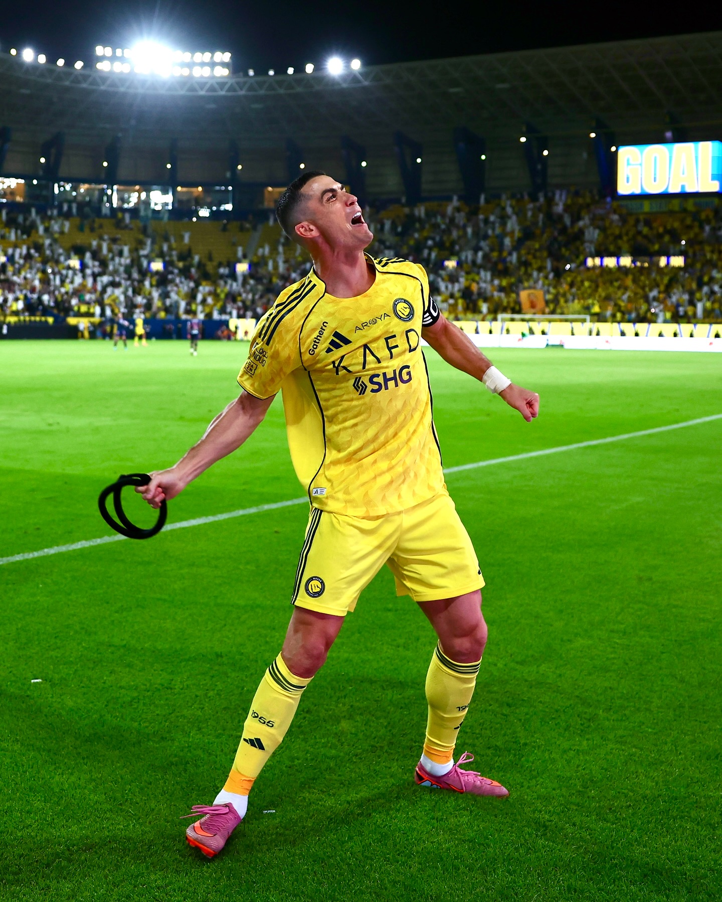 Ronaldo 40 tuổi vẫn ghi bàn ầm ầm, phát biểu 1 câu gây sốc- Ảnh 2. Ronaldo 40 tuổi vẫn ghi bàn ầm ầm, phát biểu 1 câu gây sốc- Ảnh 2.