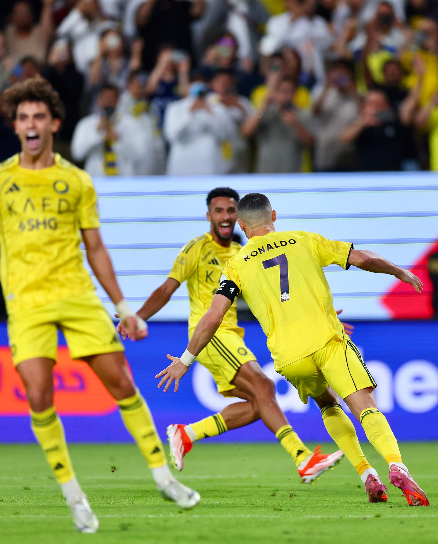 Ronaldo 40 tuổi vẫn ghi bàn ầm ầm, phát biểu 1 câu gây sốc- Ảnh 1. Ronaldo 40 tuổi vẫn ghi bàn ầm ầm, phát biểu 1 câu gây sốc- Ảnh 1.