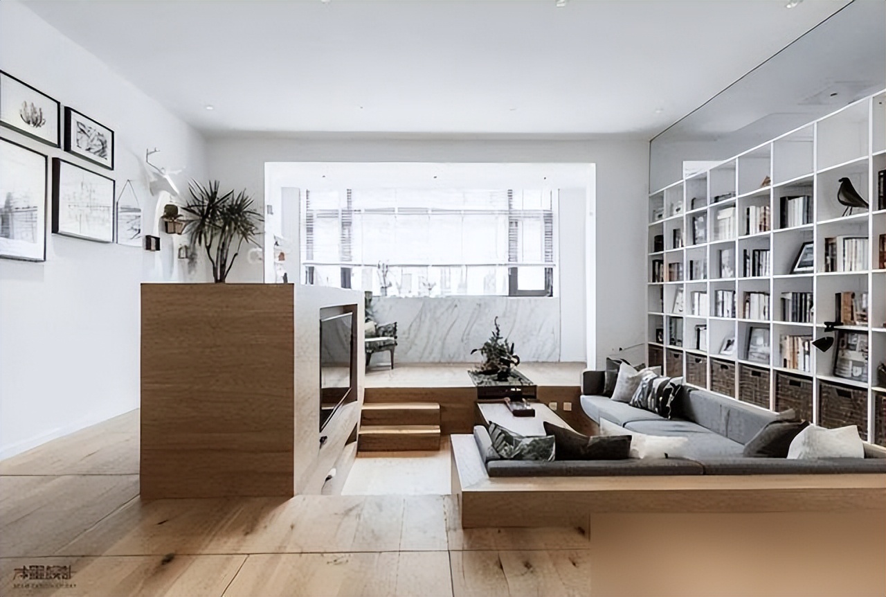 Tưởng chồng làm liều khi hạ sàn phòng khách 45 cm, ai ngờ lại tạo nên góc sống khiến ai đến cũng khen thông minh!- Ảnh 1.