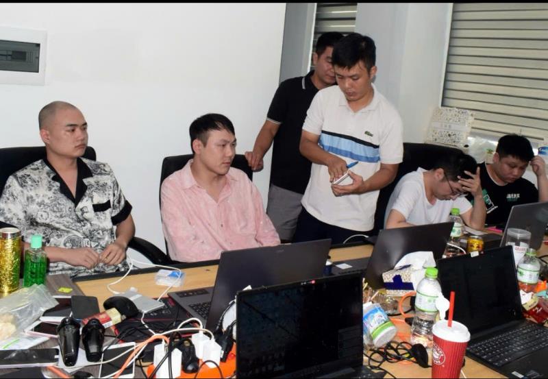 Bắt giữ nhóm tội phạm người nước ngoài lừa đảo, cưỡng đoạt tài sản qua mạng tại Việt Nam- Ảnh 2.