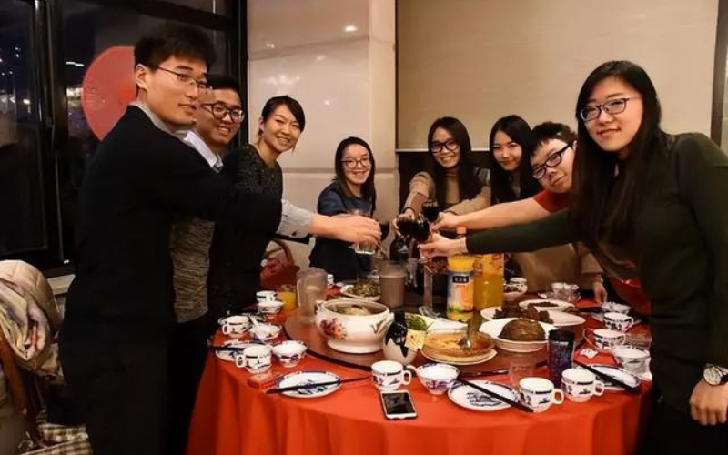 Đi họp lớp hết gần 18 triệu, bạn bè nói 1 câu khiến lớp trưởng tự ái, quyết xóa nhóm lớp- Ảnh 1.