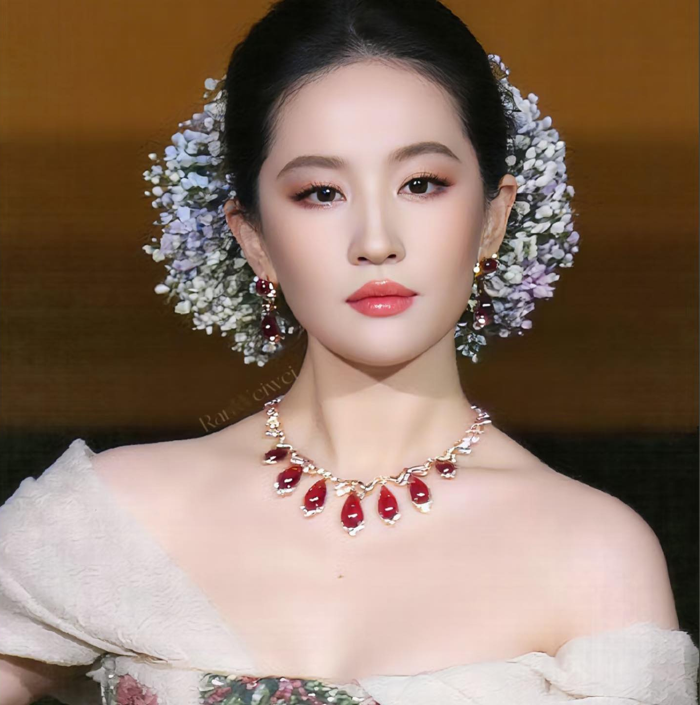 Trung Quốc 1,4 tỷ dân không ai cản được Lưu Diệc Phi- Ảnh 5. Trung Quốc 1,4 tỷ dân không ai cản được Lưu Diệc Phi- Ảnh 5.