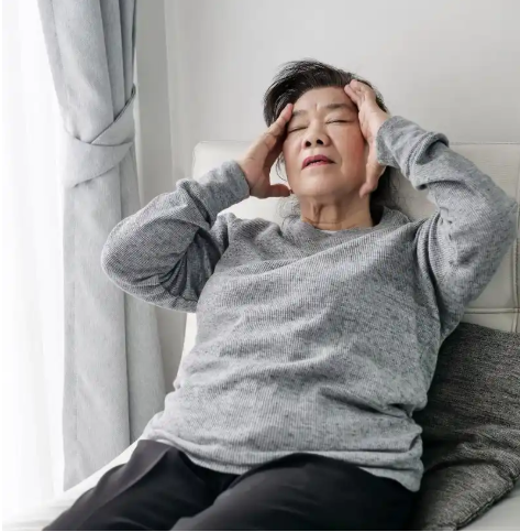 Lương hưu 30 triệu đồng, bà lão U60 ăn chơi hưởng thụ suốt 10 năm, gặp lại bạn cũ mới hối hận: "Tôi tính sai rồi"- Ảnh 2.