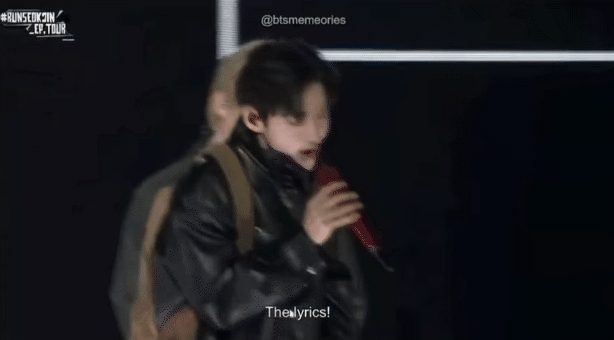 Hồ Ngọc Hà không cần buồn, vì ca sĩ nổi tiếng toàn cầu hát live cũng oét mà còn không thuộc lời- Ảnh 2.