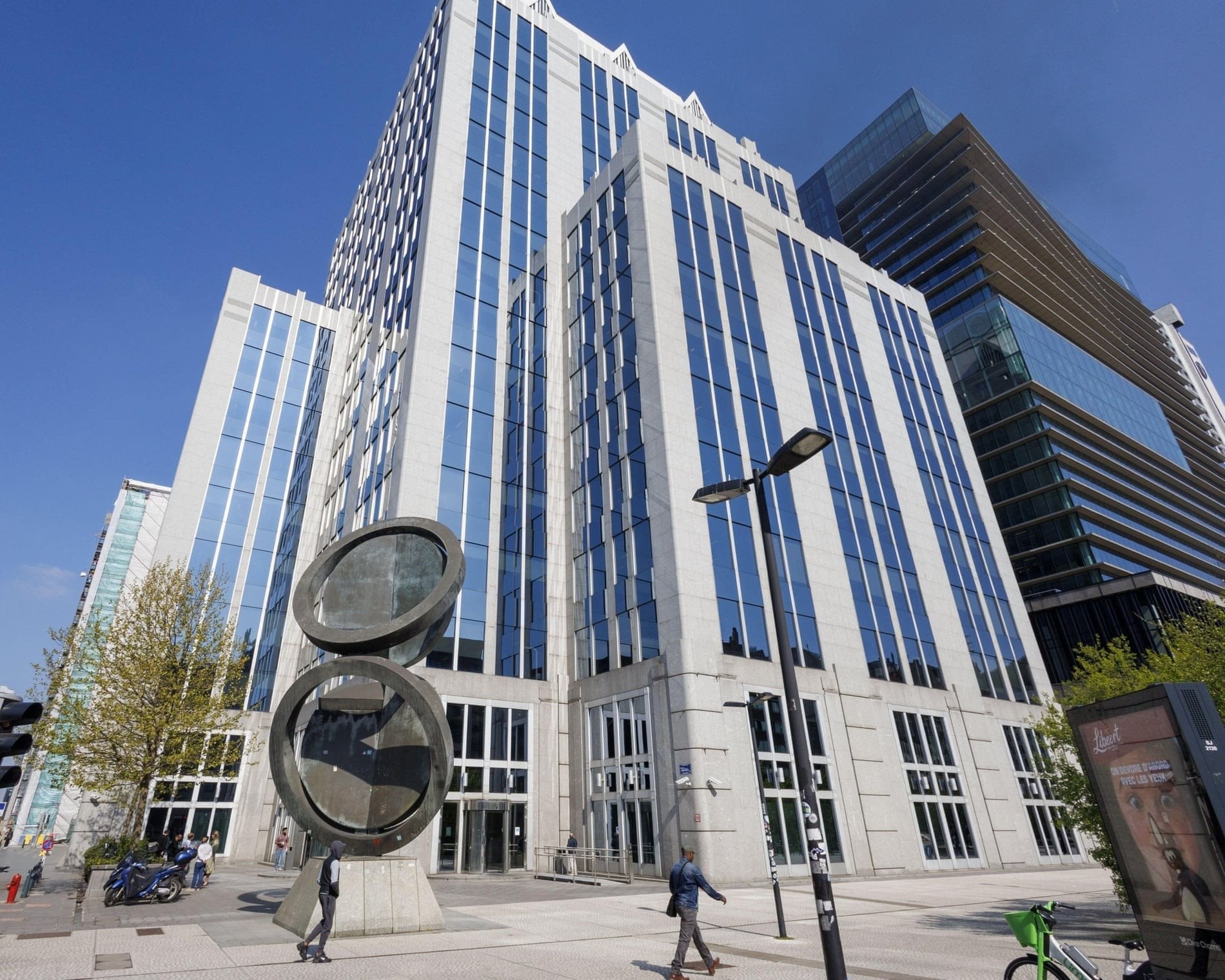 Châu Âu bất ngờ dỡ phong tỏa tài sản của nhà đầu tư Nga, không cần xin phép Mỹ- Ảnh 1.